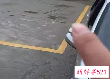 现实倒车入库看哪四点最准有图解