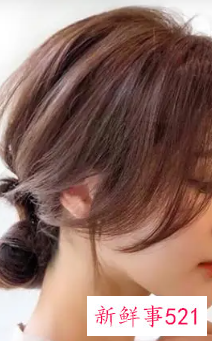 学生剪刘海图片