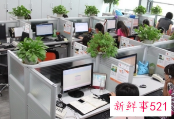 上班族办公桌物品摆放