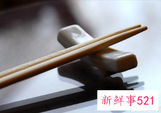 筷子掉地下了代表什么