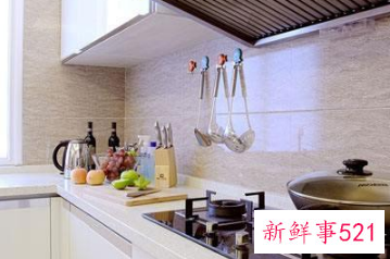 墙面油污如何清理