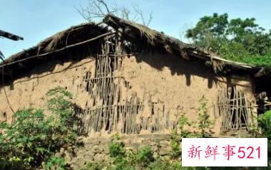 梦见茅房里小便是什么意思