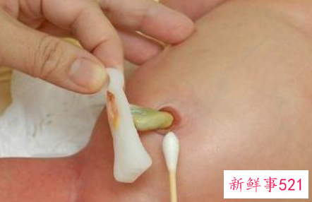 新生儿洗澡肚脐能碰水吗