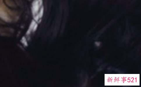 梦见自己梳头掉了好多头发