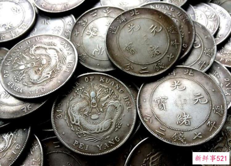挖出银元事件，挖出的银元以假乱真