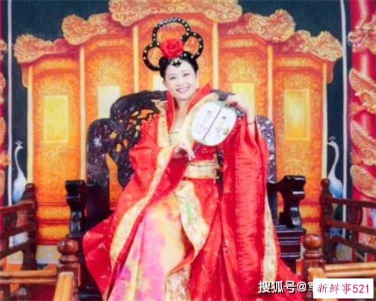 1972年套白山发现一位公主墓墓主有件十万颗珍珠串成的龙袍