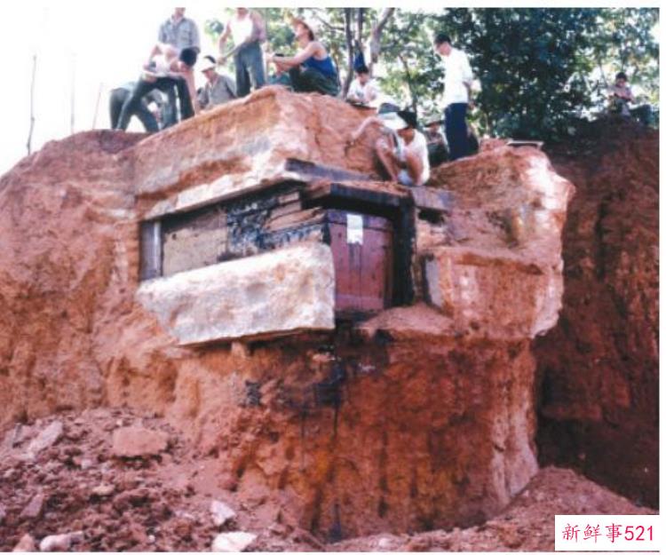 南京挖出父女合葬墓，福州古墓发现古尸