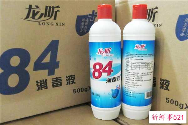 如何用洗衣液防止衣服变蓝？