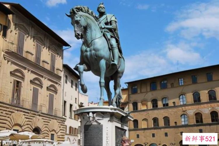 老鼠戒指的寓意和象征，罗马情侣戒指的含义