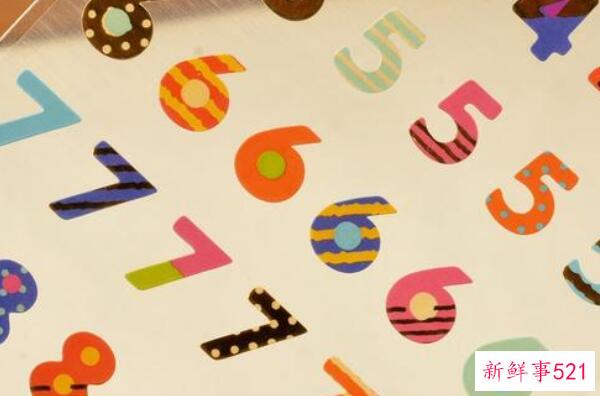 如何去除糊纸撕掉后留下的胶水用吹风机吹(用风油纸擦)