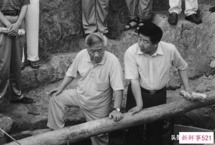 河北一山包寸草不生考古队查看后发现蹊跷连夜申请驻军封锁