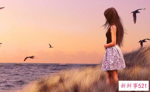 如何去除糊纸撕掉后留下的胶水用吹风机吹(用风油纸擦)