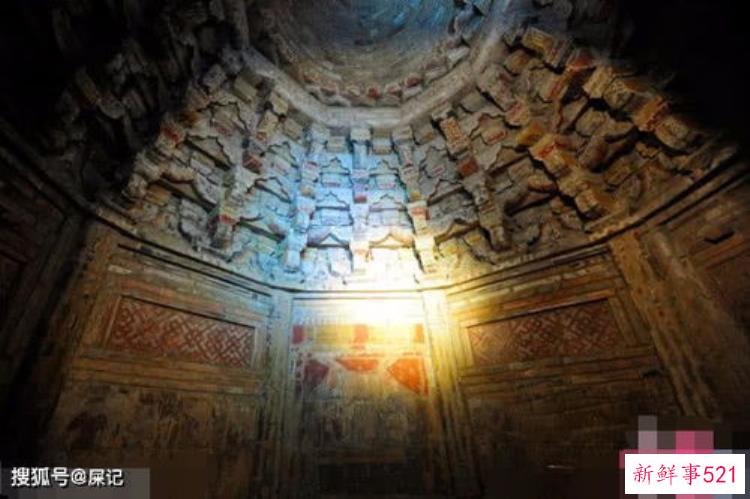 教堂里的墓地「圣诞老人的墓地找到了土耳其一教堂地下发现1600多年前古墓」