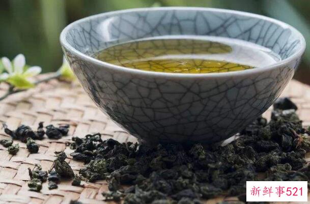 乌鸡不适合肝火旺盛、便秘的人吃