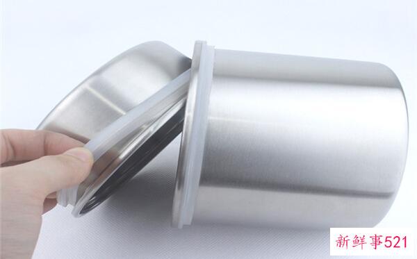 黑化很久的饭盒围裙 可以用洗洁精、盐、牙膏清洗