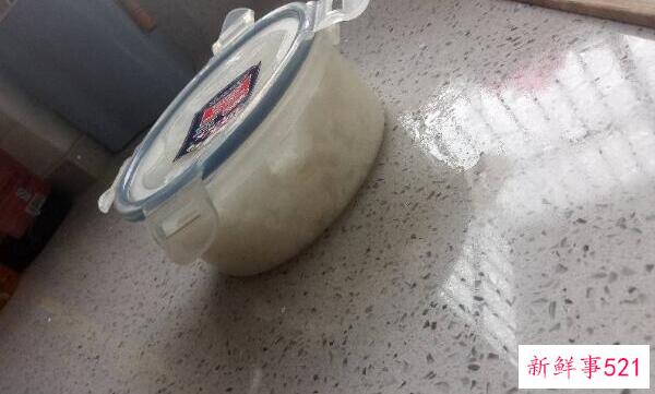 黑化很久的饭盒围裙 可以用洗洁精、盐、牙膏清洗