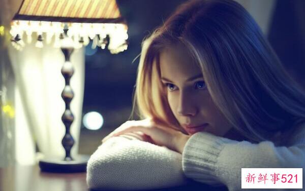 如何清洁地砖？先洒水擦干(然后正常拖地)