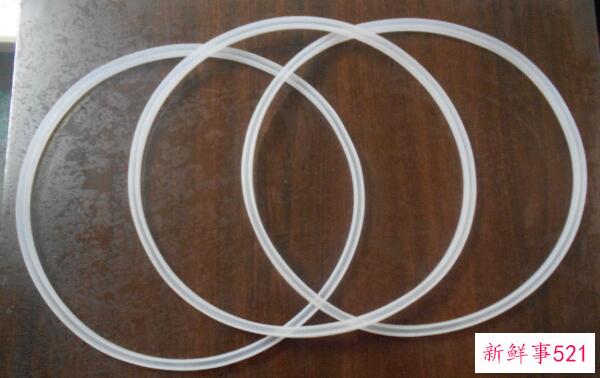 黑化很久的饭盒围裙 可以用洗洁精、盐、牙膏清洗