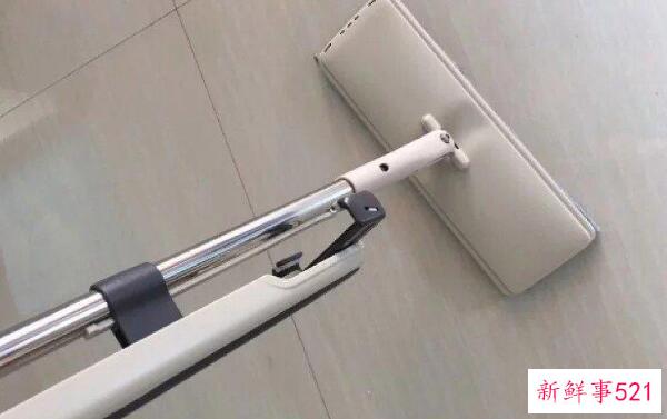 如何清洁地砖？先洒水擦干(然后正常拖地)