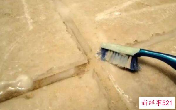 如何清洁地砖？先洒水擦干(然后正常拖地)