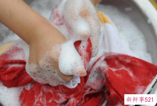 面粉可以去除哪些油渍？去除油底壳污渍 清洁排气扇效果好