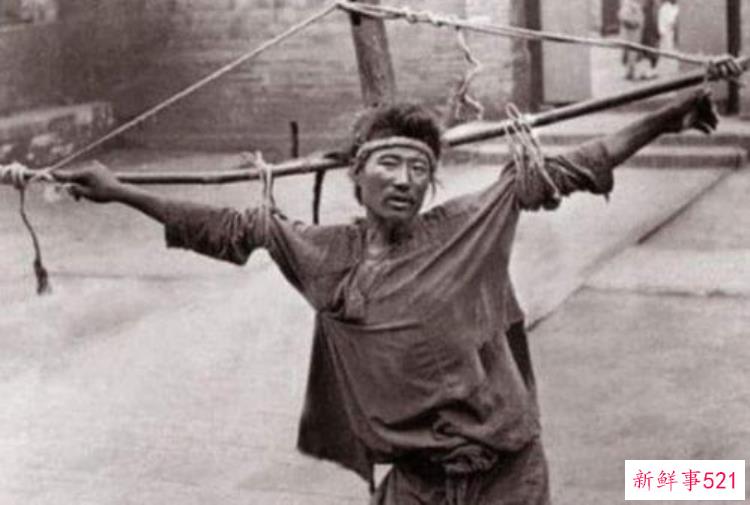 被割3357刀有多惨还有一种令两个女子直接变成了野兽