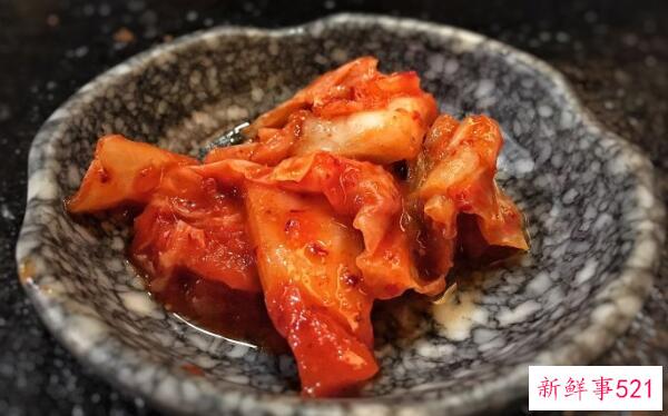 为什么在辣白菜里放苹果 如何让辣白菜好吃(放苹果调味)