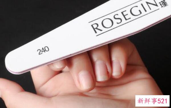 如何去除指甲油胶水 搓条磨-刚刮-磨块磨(三步轻松除甲)