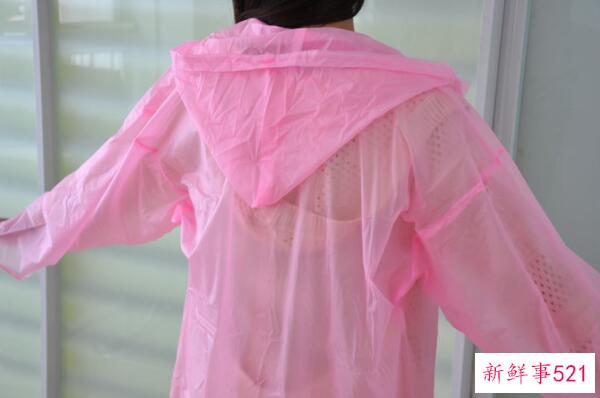 雨衣上的气味有毒吗？可能有毒(泡水-阳光下爆炸)