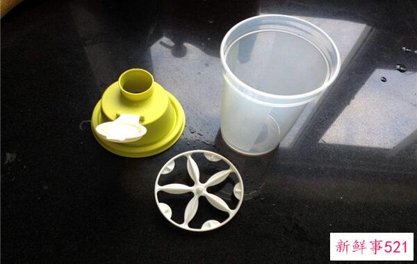 摇杯里的弹簧是干什么用的 搅拌-防止蛋白粉结块？