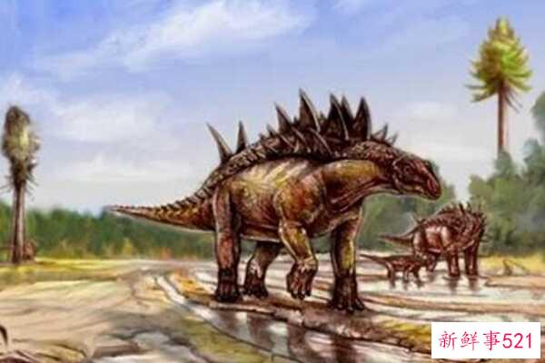 白垩纪Nodulosauridae-匈牙利龙有五对尖刺(4米长)