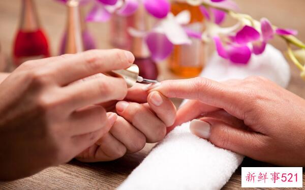 如何去除指甲油胶水 搓条磨-刚刮-磨块磨(三步轻松除甲)