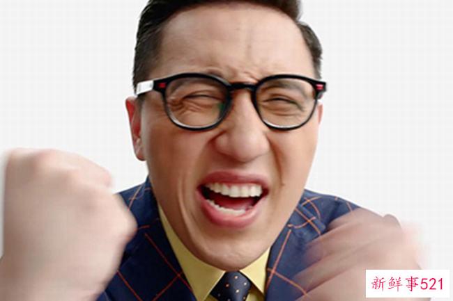 宏伟是什么意思？描述夸张行为和语言的人(不切实际)