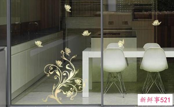 如何去除玻璃上的胶渍 热敷毛巾(毛巾蘸酒精擦洗)