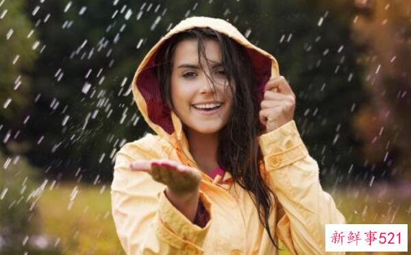 雨衣上的气味有毒吗？可能有毒(泡水-阳光下爆炸)