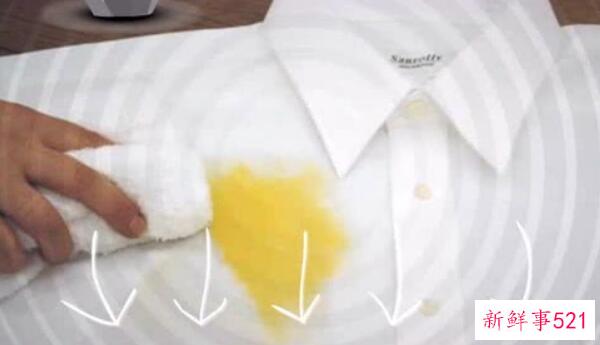 白衬衫上的黄色污渍如何洗干净放冰箱冷冻(浸泡在84消毒液中)