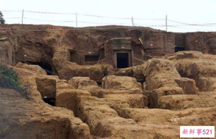 四川安岳石窟佛像，花山宋墓图