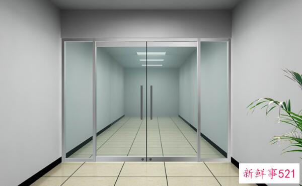 白衬衫上的黄色污渍如何洗干净放冰箱冷冻(浸泡在84消毒液中)