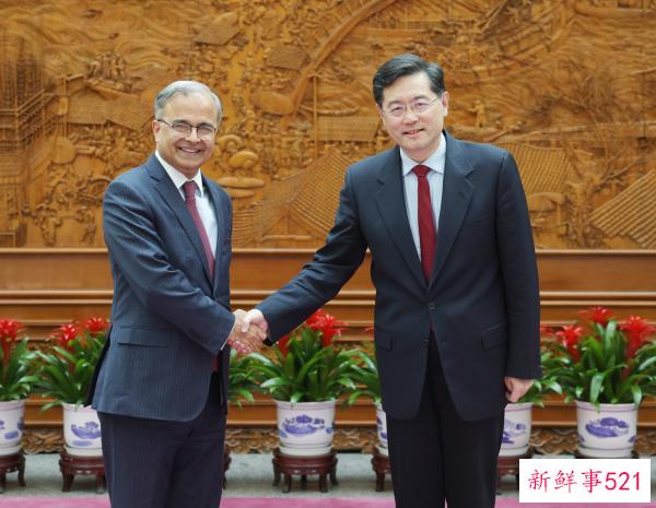 秦刚会见巴基斯坦外秘马吉德_0