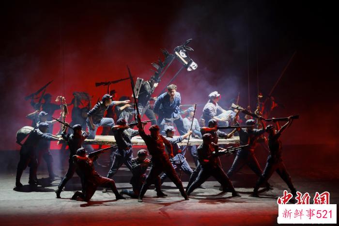 13日至14日，赣南采茶戏《一个人的长征》在北京中央歌剧院演出。　中共赣州市委宣传部 供图