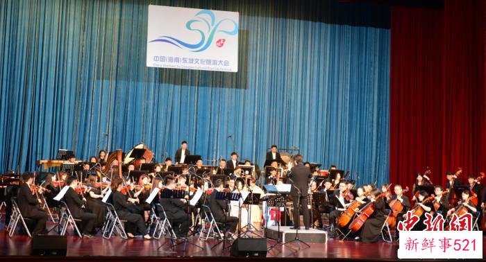 3月17日晚，交响组曲《永远的苏东坡》在海口奏响。　张茜翼 摄