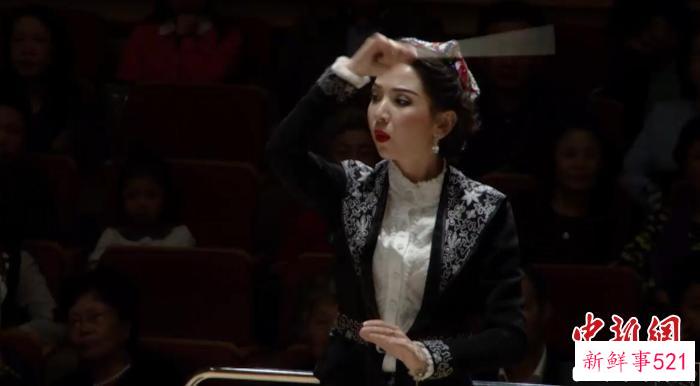 在努尔巴纳·依明在乌兹别克斯坦演出现场 。　受访者提供