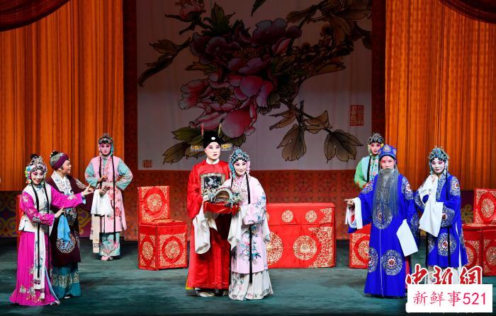 图为由福建京剧院程派名家孙劲梅领衔主演的京剧《碧玉簪》剧照。　福建京剧院供图