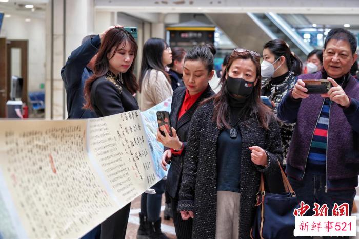 展览通过“科普+艺术”相结合的形式，吸引八方游客。　孙汉仑 摄