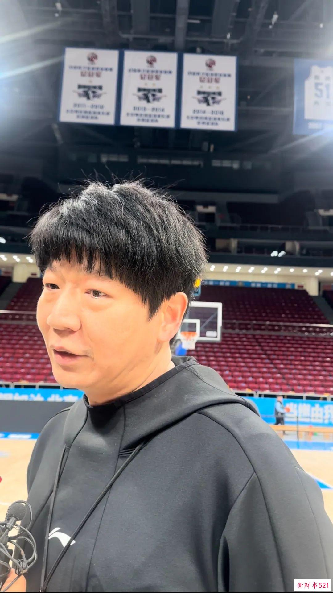 新疆队推迟的“首秀”，在“换周琦”的呼喊中完成