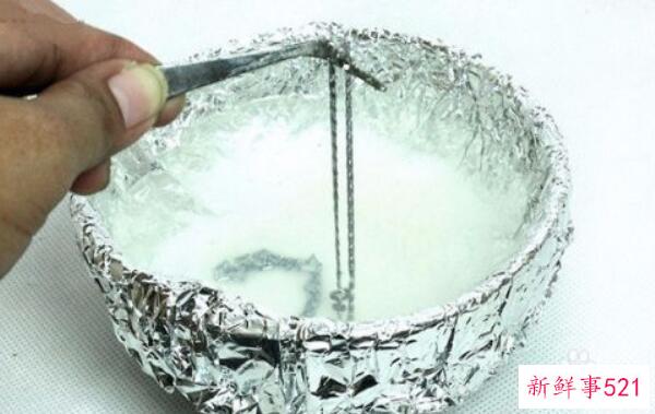 锡纸怎么用？锡纸可以放进微波炉吗(不能放-会损坏微波炉)