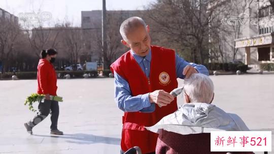 焦点访谈：向雷锋学习 做时代先锋