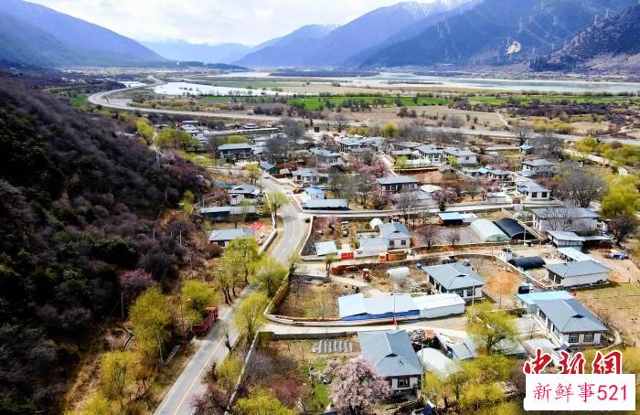 图为巴嘎村一角。　邓巴 摄