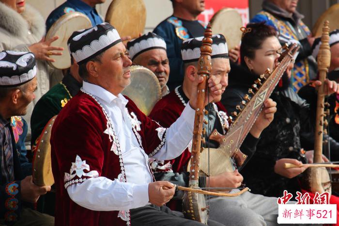 木卡姆艺术是一种集歌、舞、乐于一体的大型综合艺术形式。　第三师图木舒克市融媒体供图