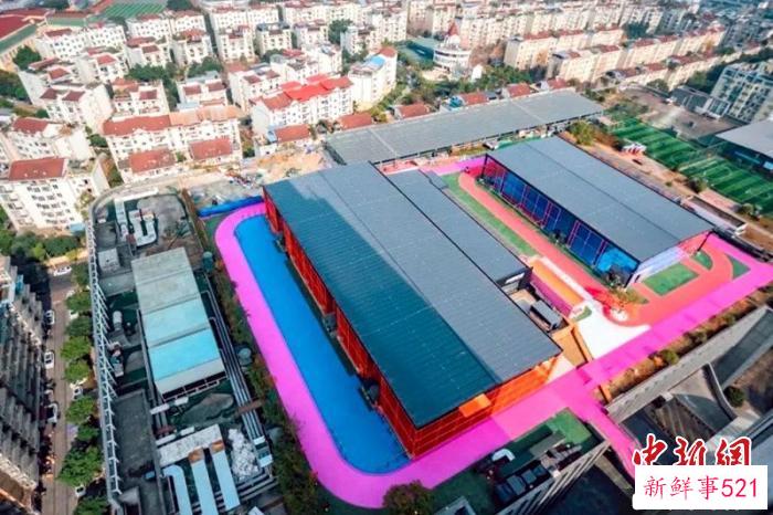 空中俯瞰金沙天空森林体育公园全景。　叶建 摄